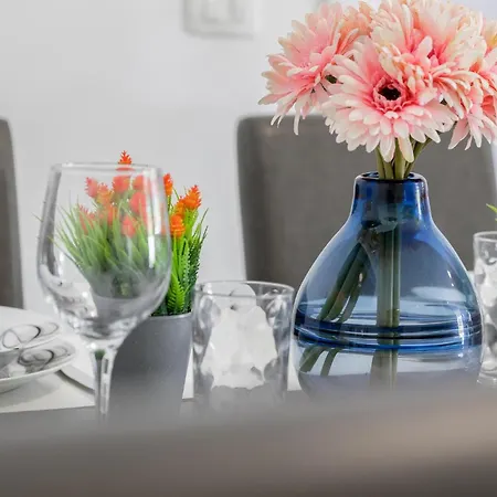 Holiday home Stunning In With Kitchen Banjole