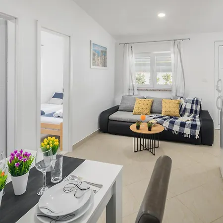 Holiday home Stunning In With Kitchen
